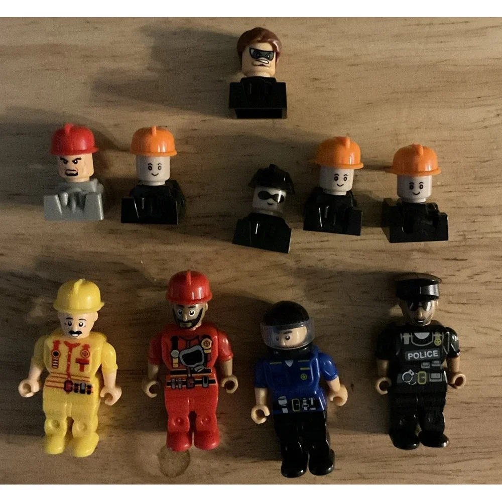 Lot Of Make-It Block Policeman, Fireman Figures‎ And Extra Heads